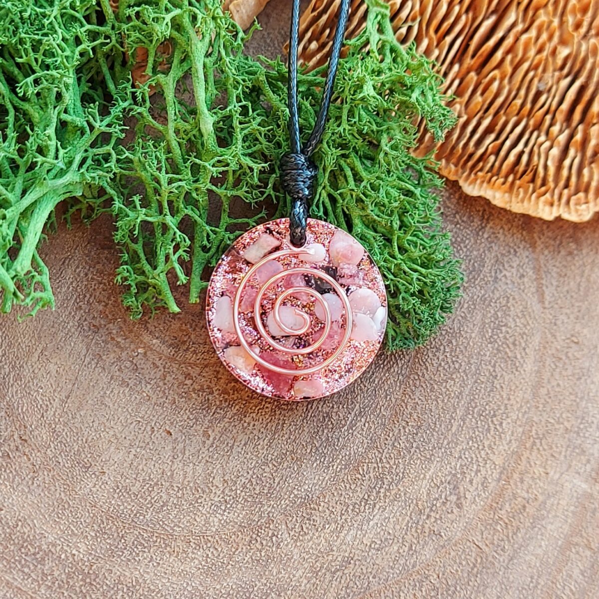 orgonite hanger roze spiraal
