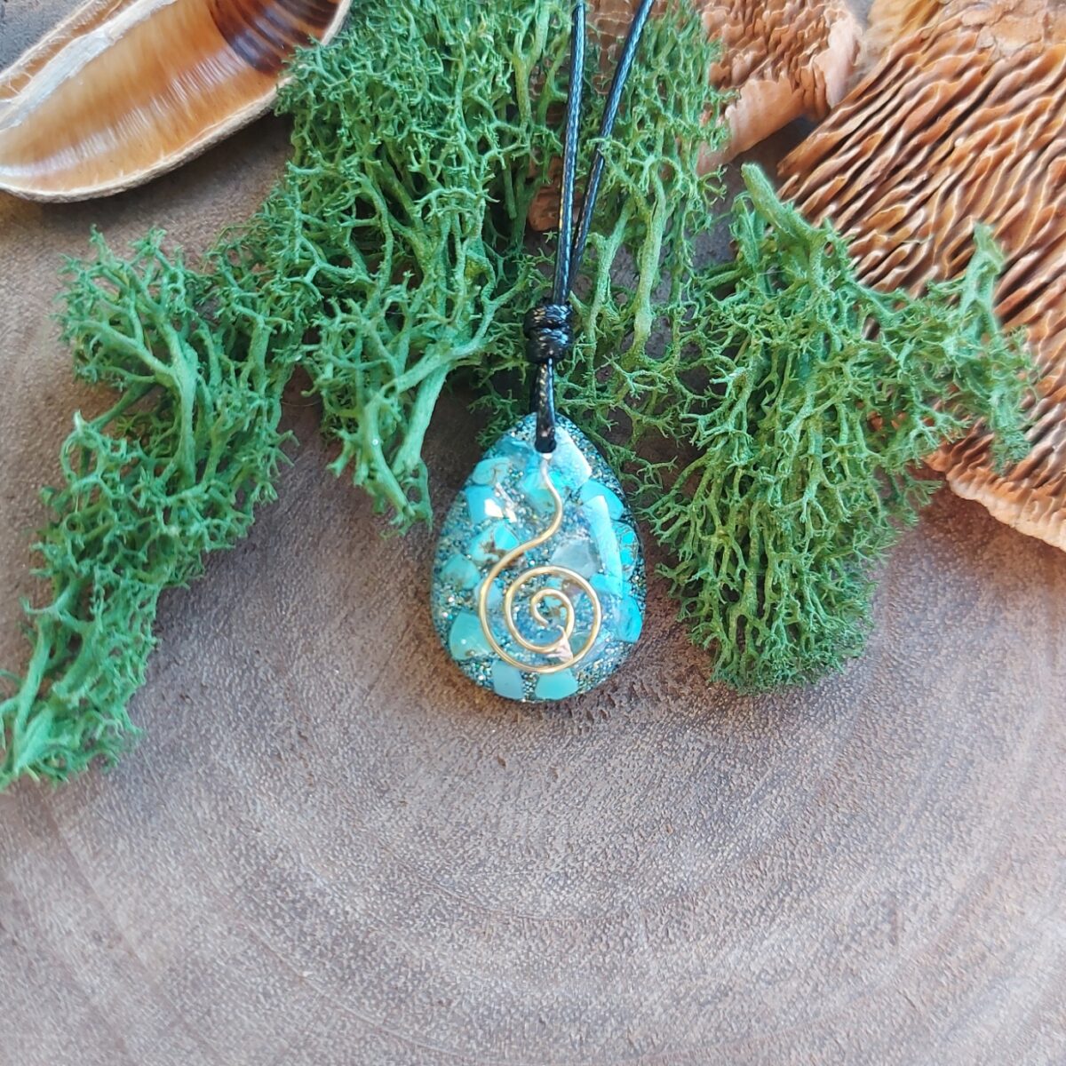 orgonite hanger drupvorm blauw