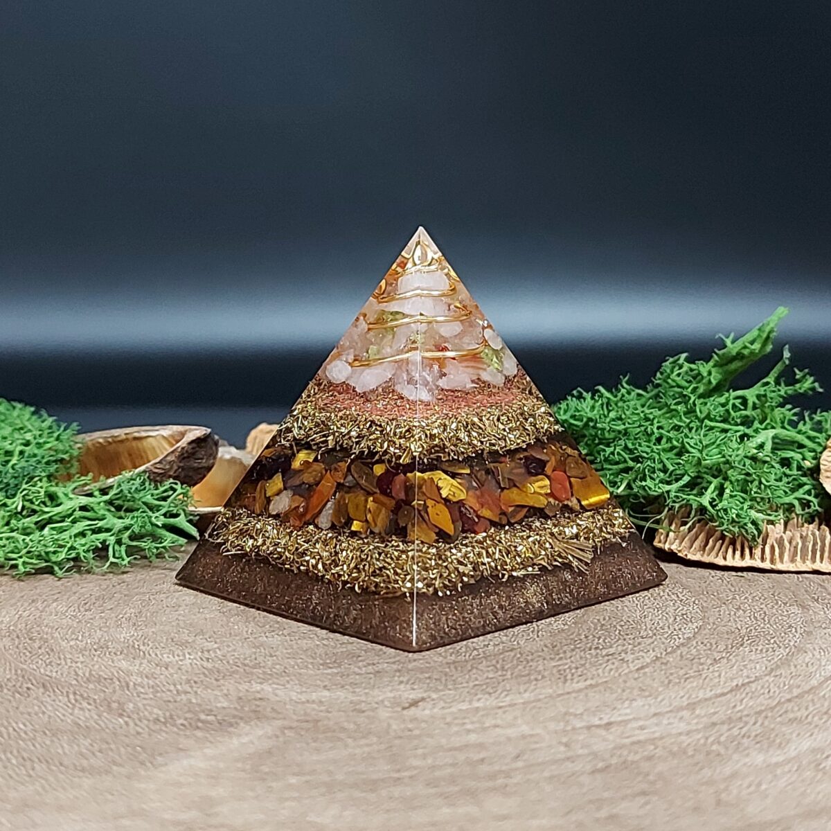 orgonite piramide roze bruin goud spiraal koper