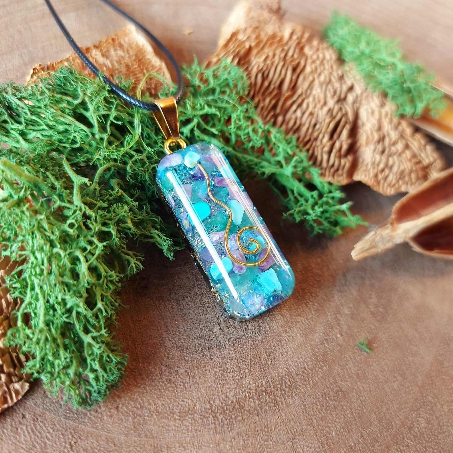 orgonite amulet langwerpig turkoois paars