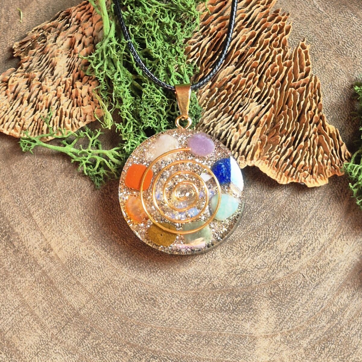 orgonite amulet diverse kleuren spiraal goud