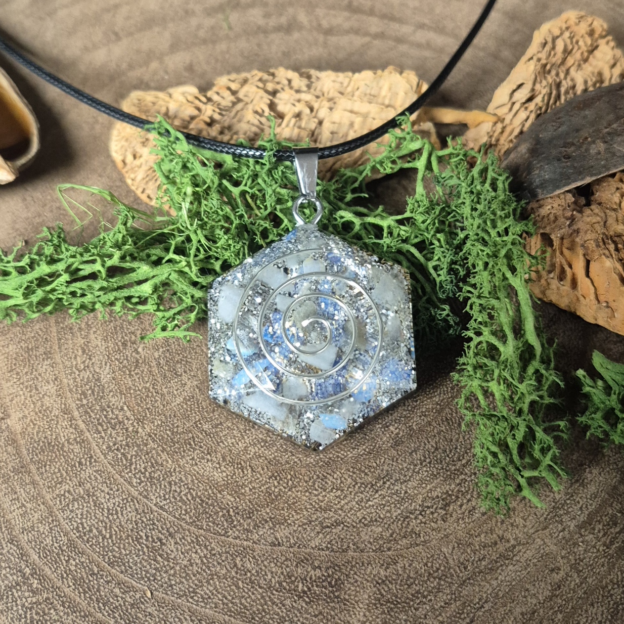 orgonite amulet zeshoekig zilver spiraal