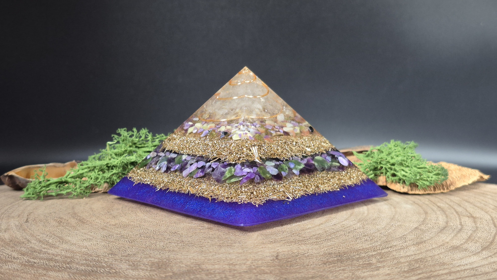 orgonite piramide roze paars groen