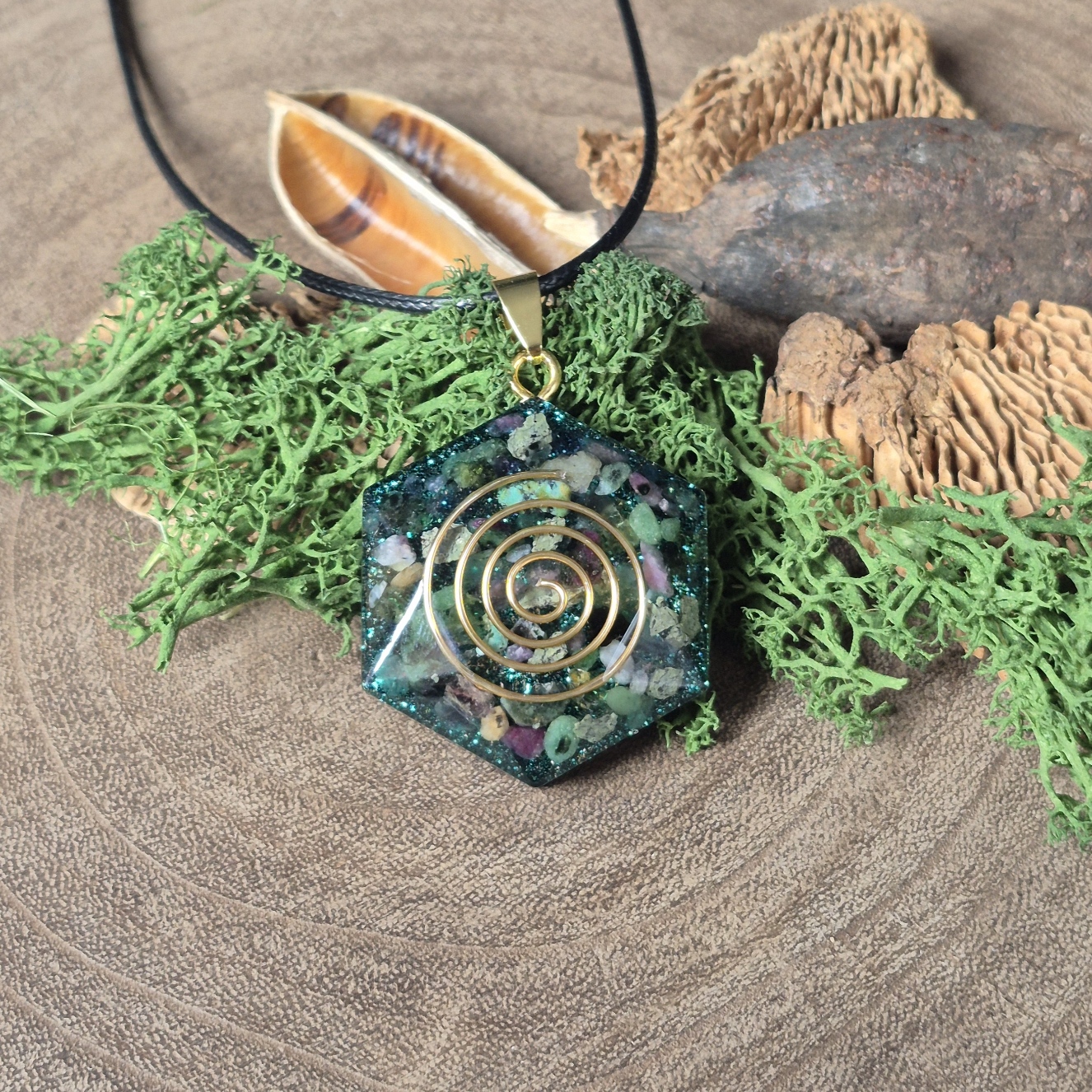 orgonite amulet groen spiraal goud