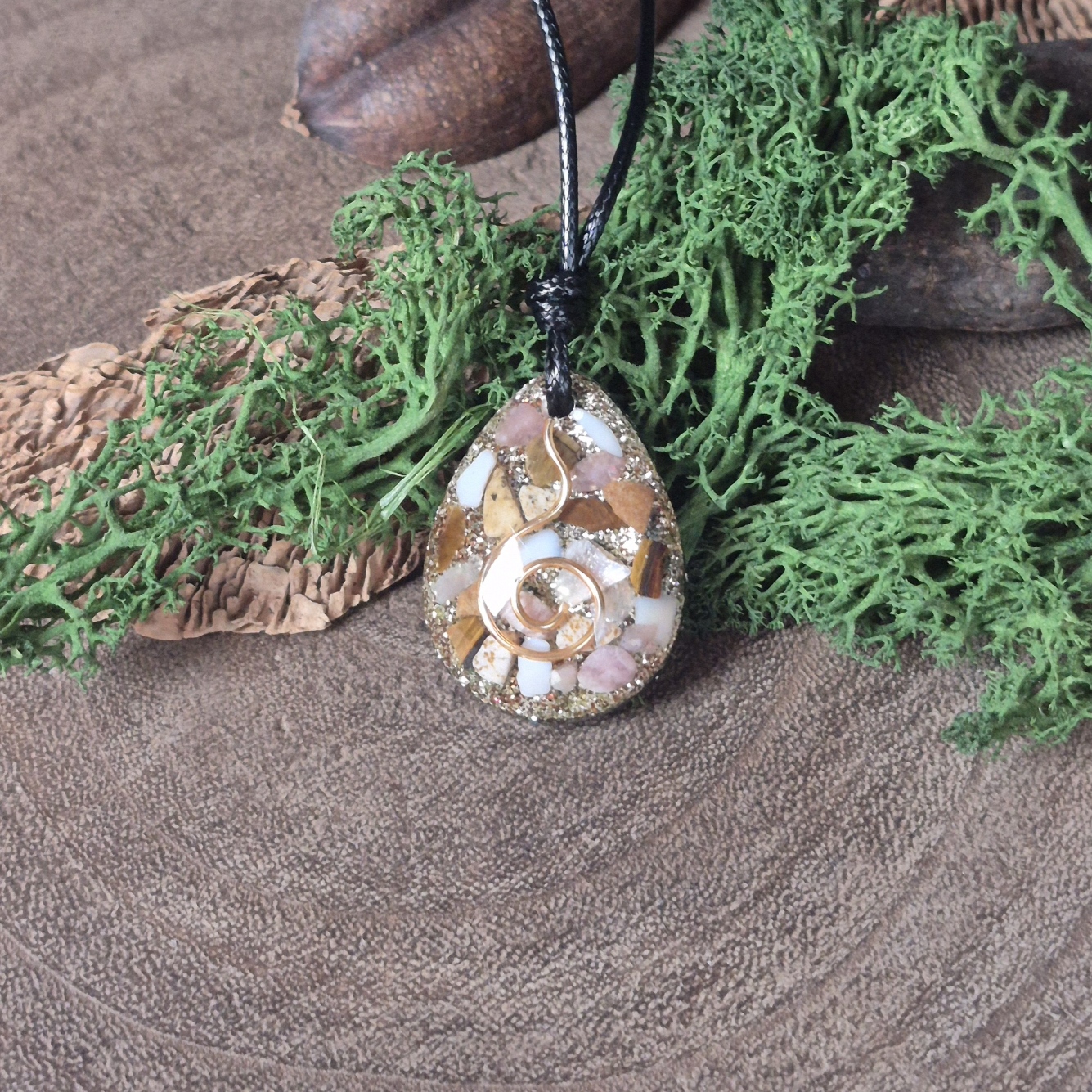 orgonite hanger drupvorm