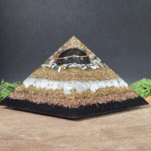 orgonite piramide wit zwart
