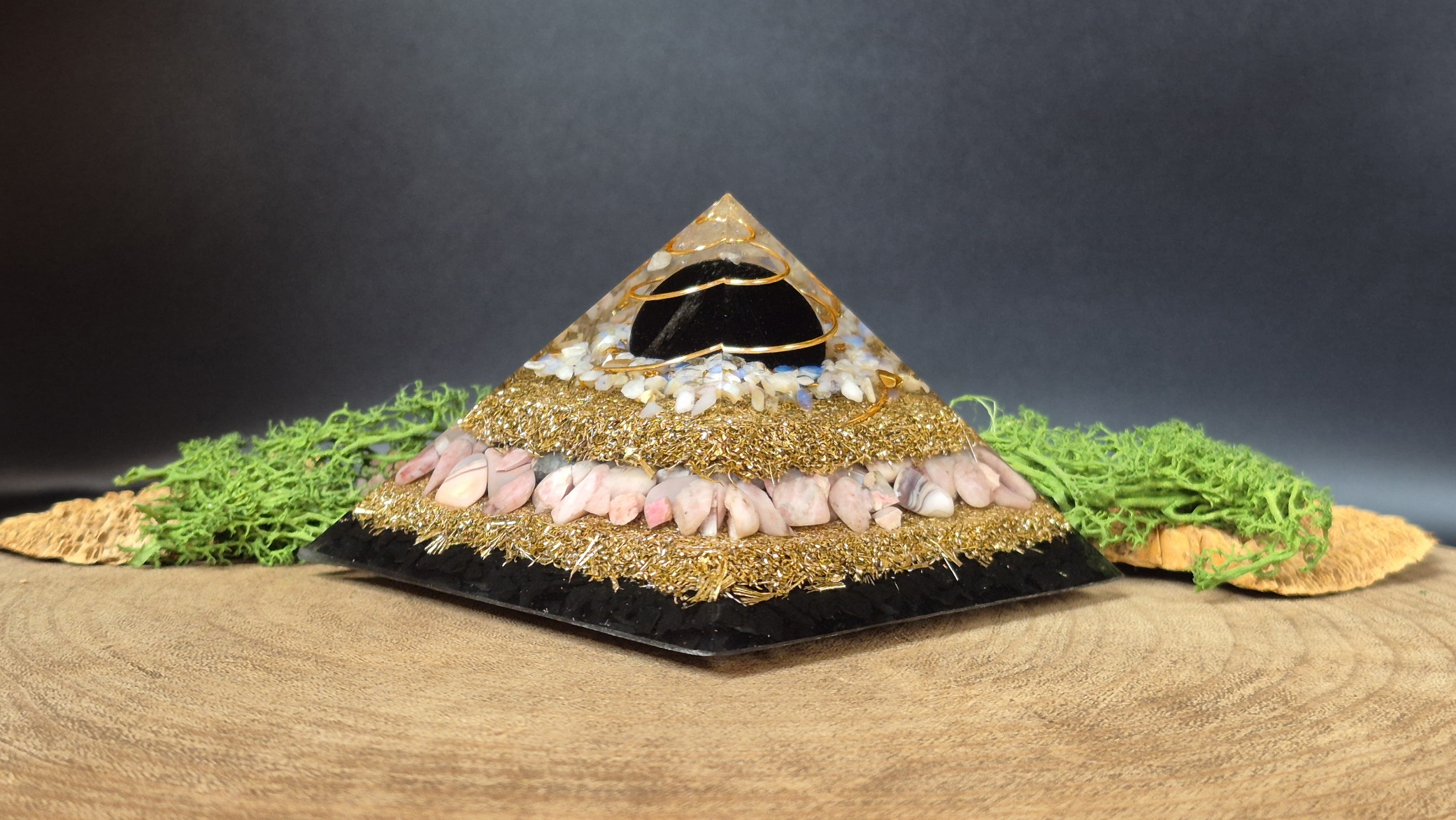 orgonite piramide bol obsidiaan roze zwart
